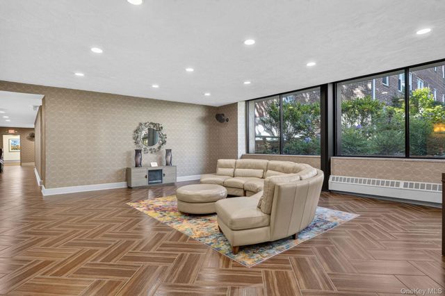290 Atlantic Ave 225, East Rockaway, NY 11518