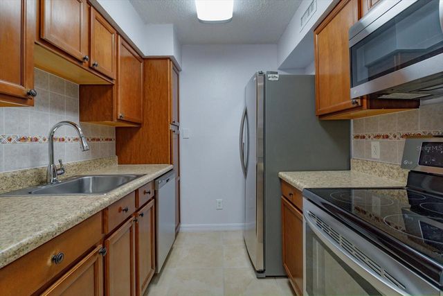 395 WYMORE ROAD 207, Altamonte Springs, FL 32714