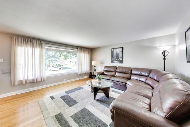 10629 Preston Street, Westchester, IL 60154