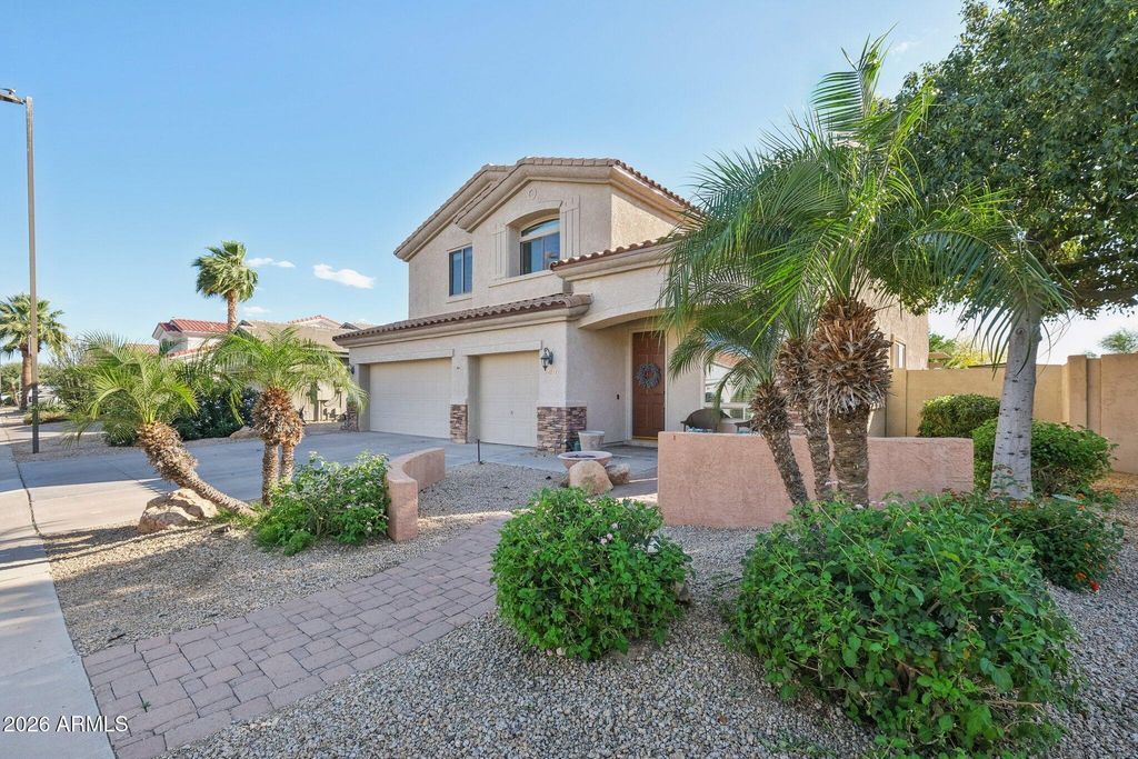 Image 3 of property listing at 14711 W CLARENDON Avenue, Goodyear, AZ 85395