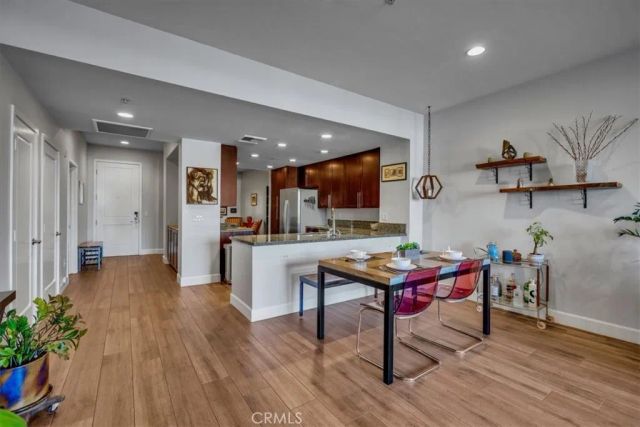 300 E 4th Street 214, Long Beach, CA 90802