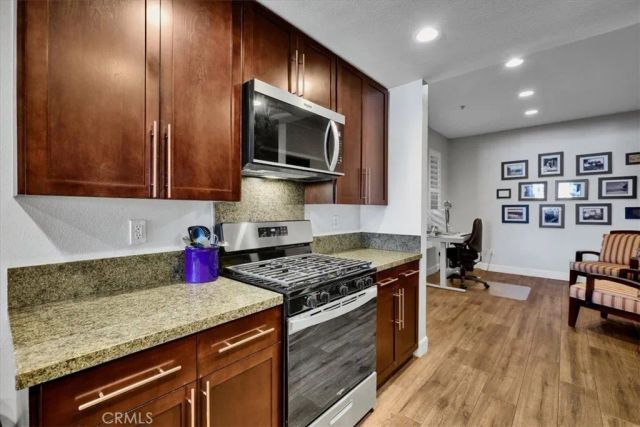 300 E 4th Street 214, Long Beach, CA 90802