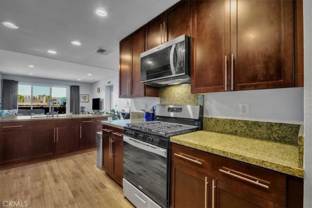 300 E 4th Street 214, Long Beach, CA 90802