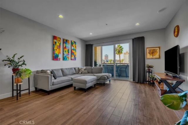 300 E 4th Street 214, Long Beach, CA 90802