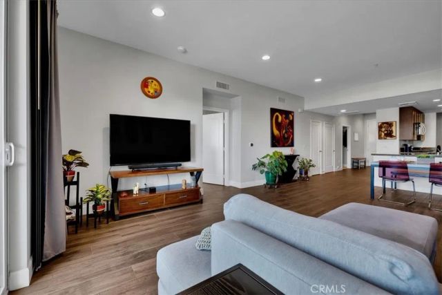 300 E 4th Street 214, Long Beach, CA 90802