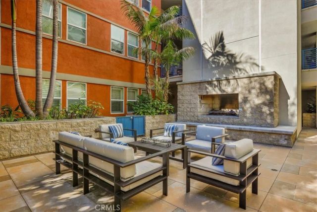 300 E 4th Street 214, Long Beach, CA 90802