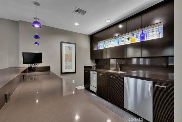 300 E 4th Street 214, Long Beach, CA 90802