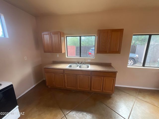 1311 E Spring Street, Tucson, AZ 85719