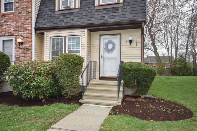 135 Forrest St Apt 4, Plaistow, NH 03865