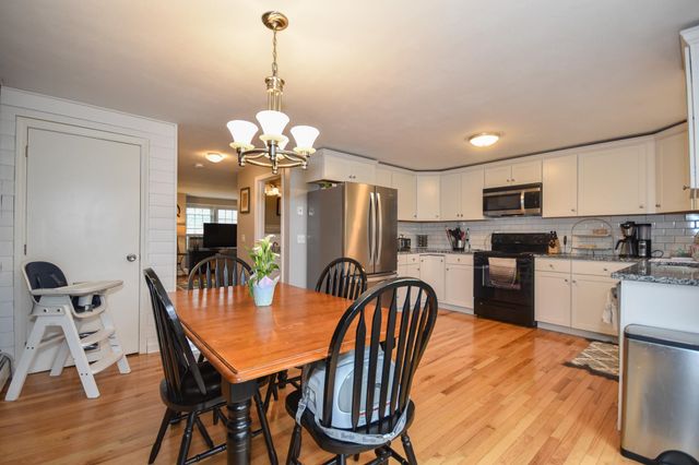 135 Forrest St Apt 4, Plaistow, NH 03865