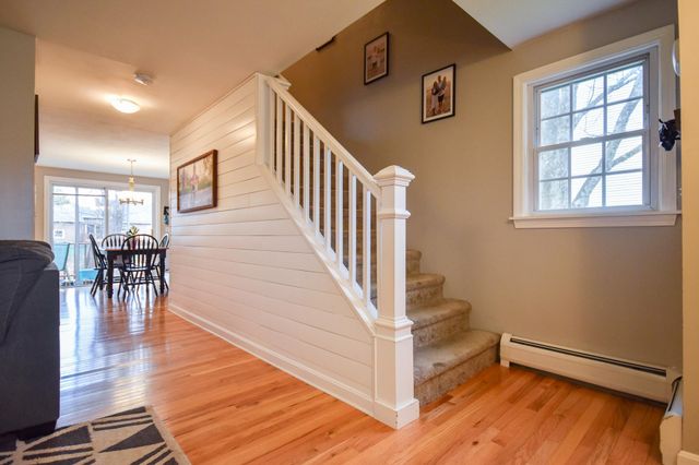 135 Forrest St Apt 4, Plaistow, NH 03865