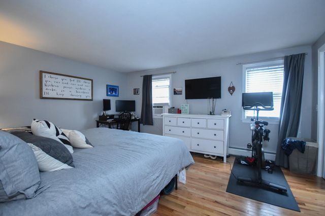 135 Forrest St Apt 4, Plaistow, NH 03865