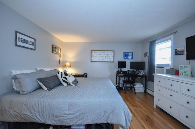 135 Forrest St Apt 4, Plaistow, NH 03865