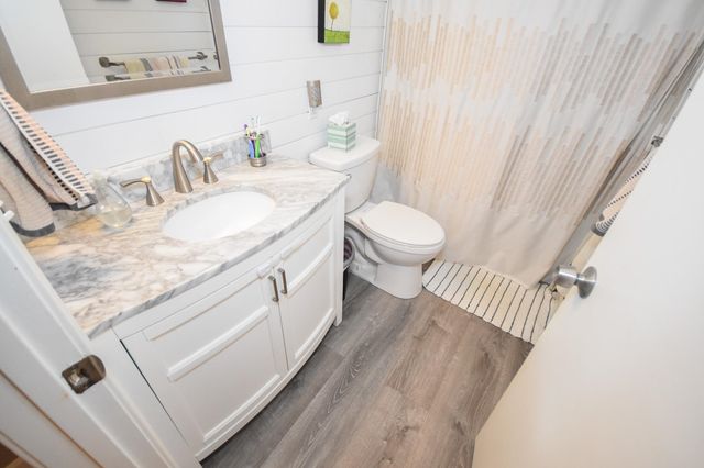 135 Forrest St Apt 4, Plaistow, NH 03865