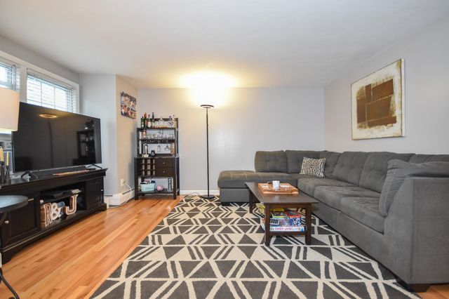 135 Forrest St Apt 4, Plaistow, NH 03865