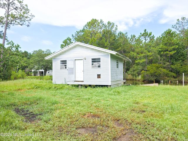 10095 Peachtree Drive, Bay Saint Louis, MS 39520