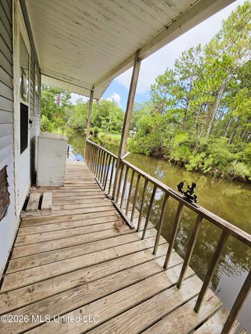 10095 Peachtree Drive, Bay Saint Louis, MS 39520