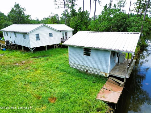 10095 Peachtree Drive, Bay Saint Louis, MS 39520