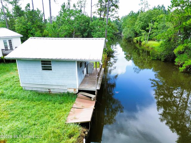 10095 Peachtree Drive, Bay Saint Louis, MS 39520