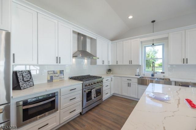 121 Fairview Dr, Branchburg Twp., NJ 08853
