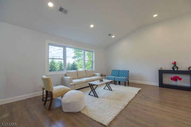 121 Fairview Dr, Branchburg Twp., NJ 08853