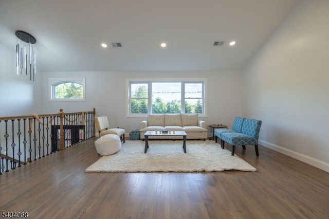 121 Fairview Dr, Branchburg Twp., NJ 08853