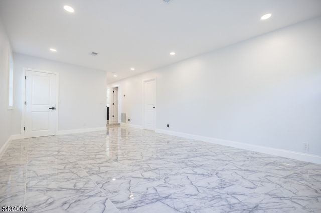 121 Fairview Dr, Branchburg Twp., NJ 08853