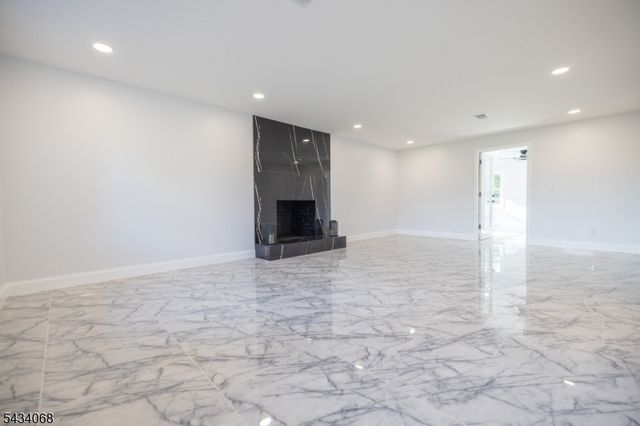 121 Fairview Dr, Branchburg Twp., NJ 08853