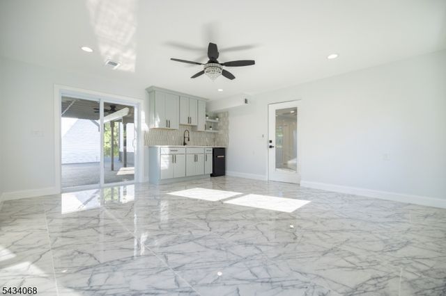 121 Fairview Dr, Branchburg Twp., NJ 08853