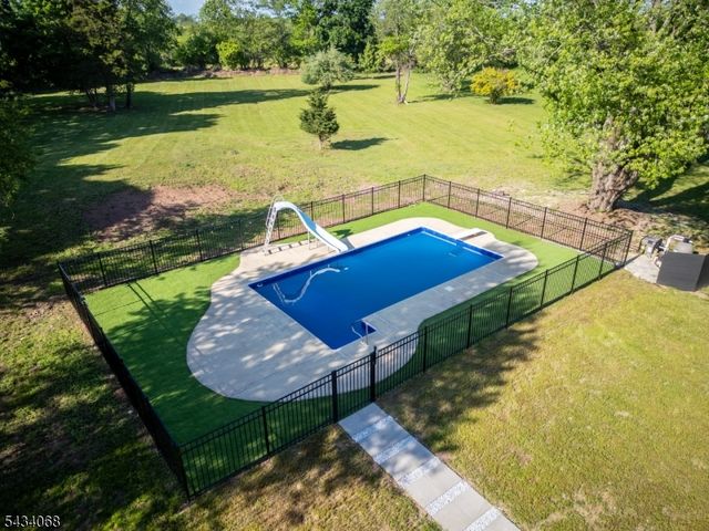 121 Fairview Dr, Branchburg Twp., NJ 08853