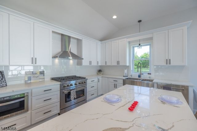 121 Fairview Dr, Branchburg Twp., NJ 08853