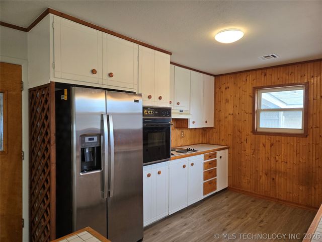 332 NE Meadowlark Avenue, Bartlesville, OK 74006