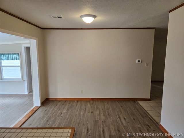 332 NE Meadowlark Avenue, Bartlesville, OK 74006