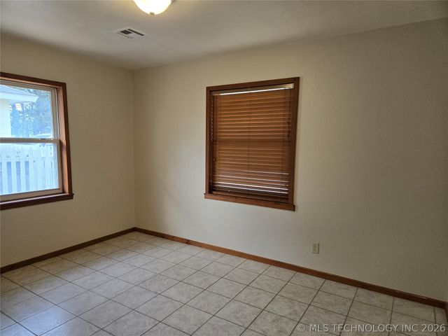 332 NE Meadowlark Avenue, Bartlesville, OK 74006