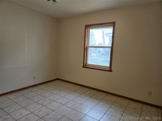 332 NE Meadowlark Avenue, Bartlesville, OK 74006