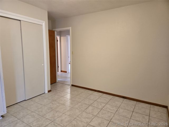 332 NE Meadowlark Avenue, Bartlesville, OK 74006