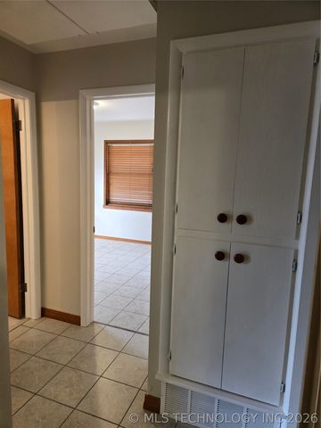 332 NE Meadowlark Avenue, Bartlesville, OK 74006