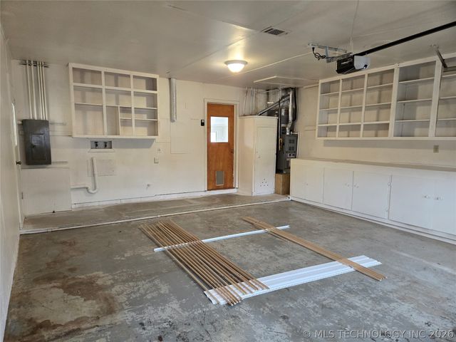 332 NE Meadowlark Avenue, Bartlesville, OK 74006