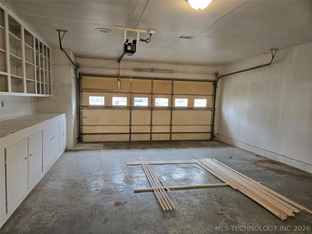 332 NE Meadowlark Avenue, Bartlesville, OK 74006