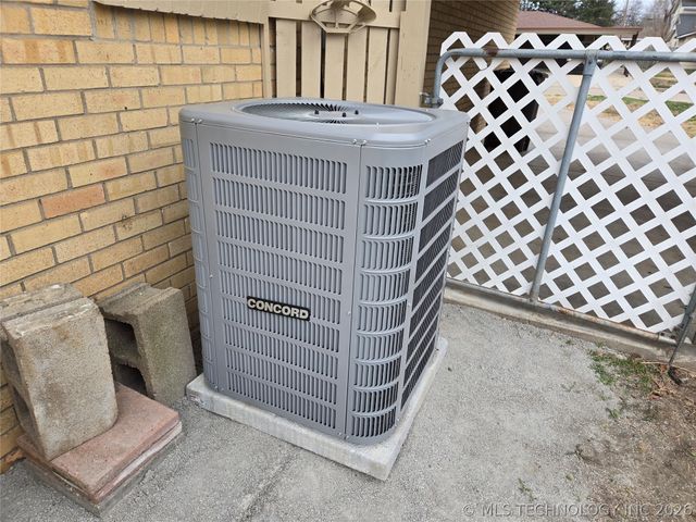 332 NE Meadowlark Avenue, Bartlesville, OK 74006