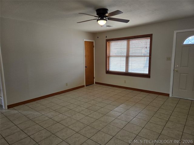 332 NE Meadowlark Avenue, Bartlesville, OK 74006