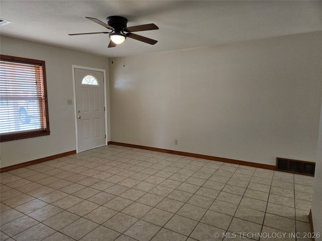 332 NE Meadowlark Avenue, Bartlesville, OK 74006