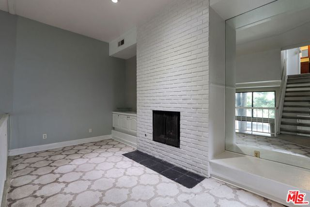 11753 Mayfield Avenue 7, Los Angeles, CA 90049