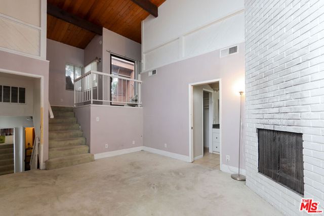 11753 Mayfield Avenue 7, Los Angeles, CA 90049