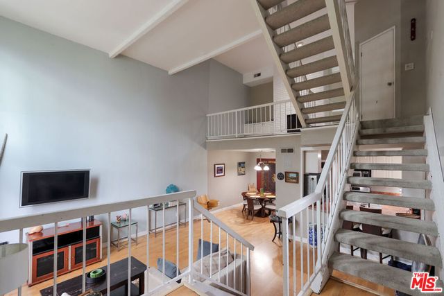 11753 Mayfield Avenue 7, Los Angeles, CA 90049