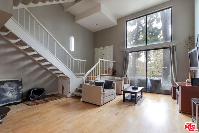 11753 Mayfield Avenue 7, Los Angeles, CA 90049