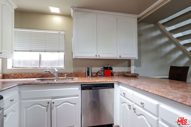 11753 Mayfield Avenue 7, Los Angeles, CA 90049