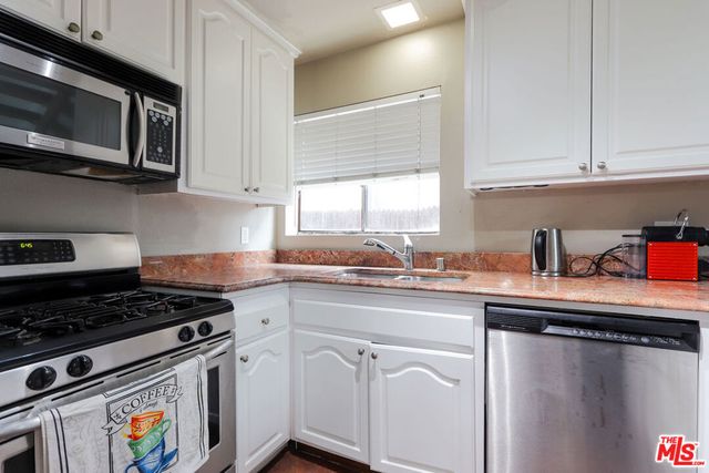 11753 Mayfield Avenue 7, Los Angeles, CA 90049