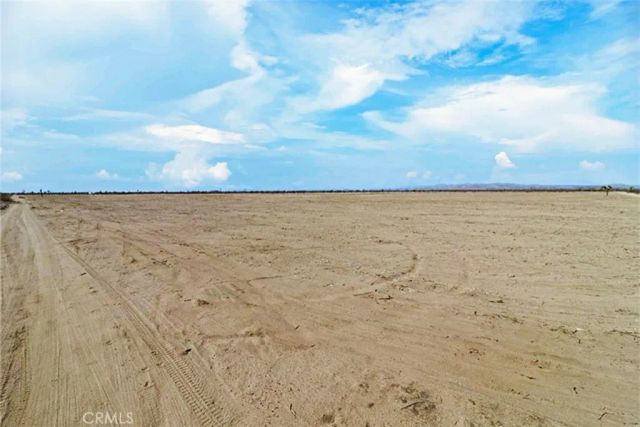 5 Mojave, Adelanto, CA 92301