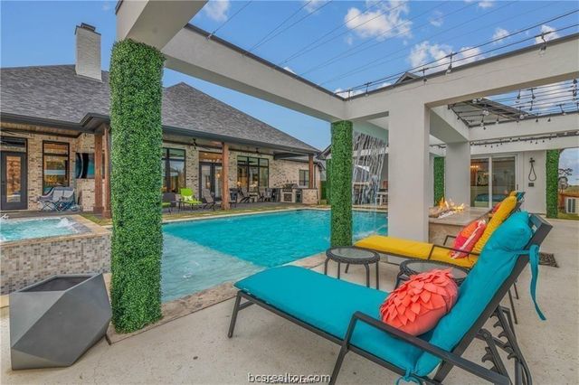 2118 Joe Will Drive, College Station, TX 77845